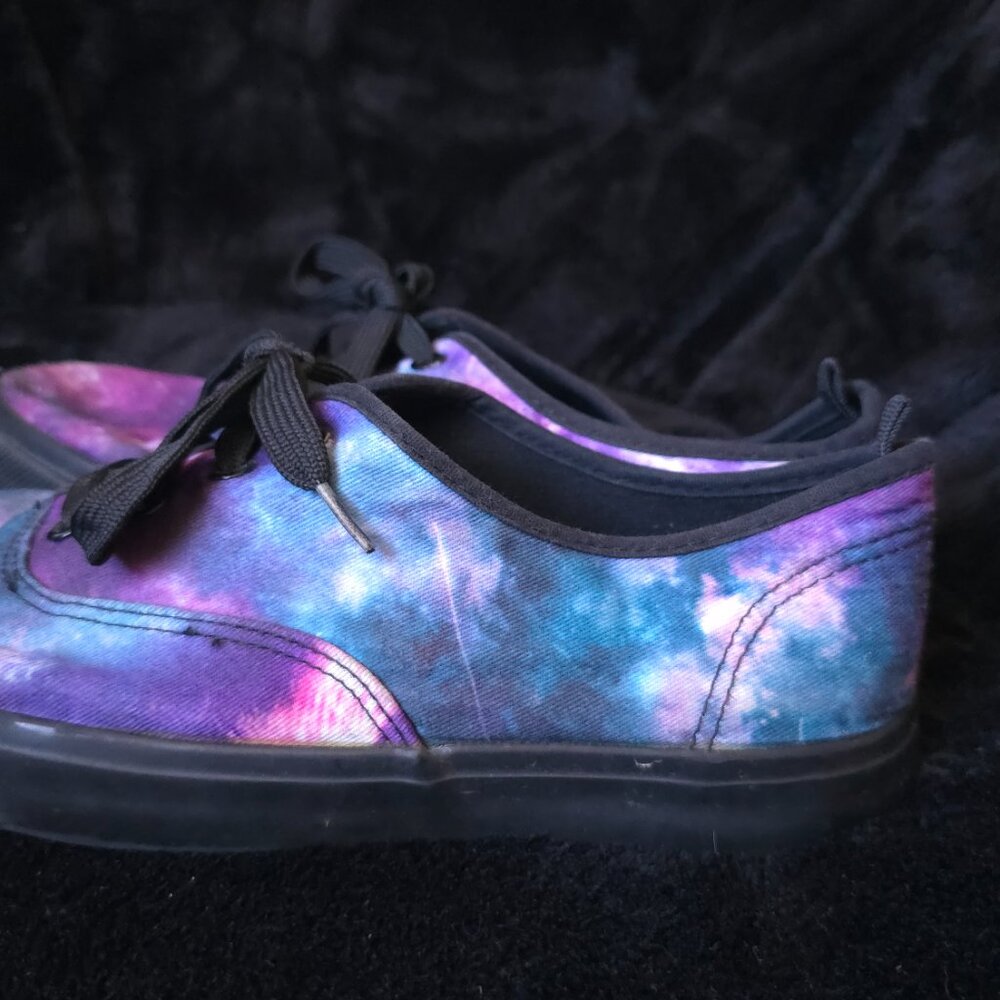 Hot Topic Galaxy Print Sneakers, Women's Size 10 - Picture 3 of 5